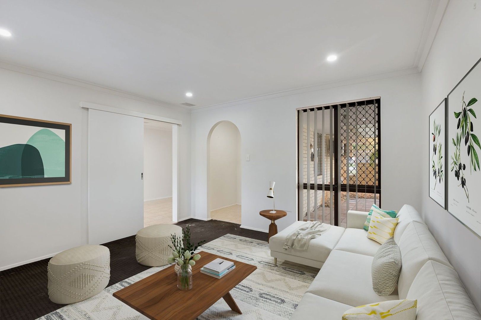 4 bedrooms House in 21 Orberry Place THORNLIE WA, 6108