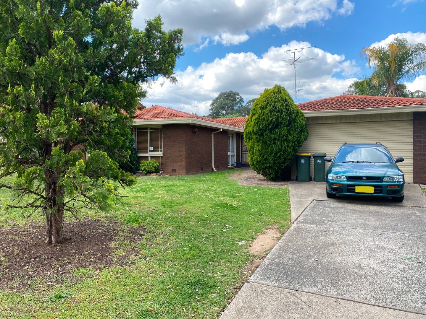 22 Bensbach Road, Glenfield NSW 2167 House For Rent 580 Domain