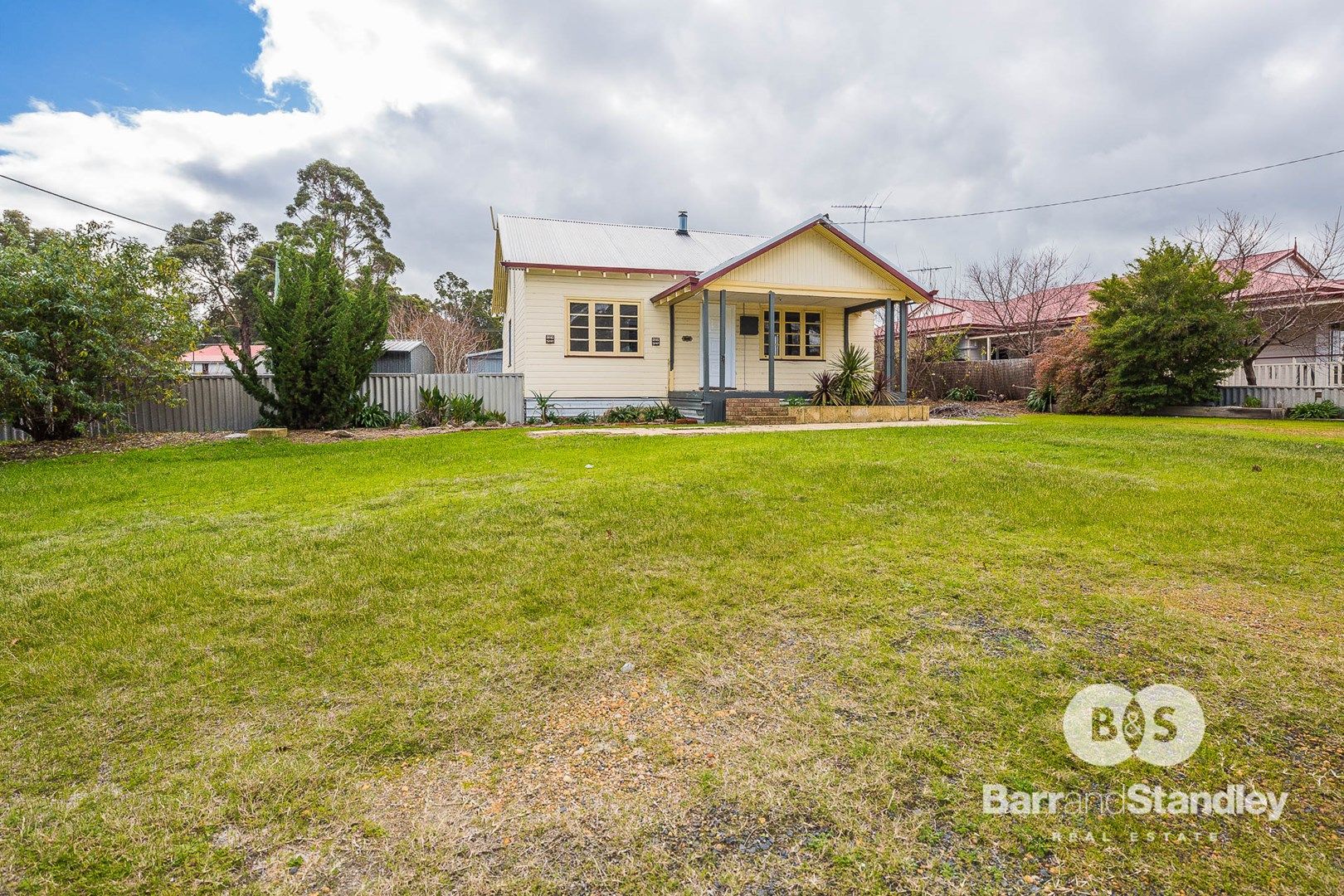 27 Telfer Crescent, Collie WA 6225, Image 0