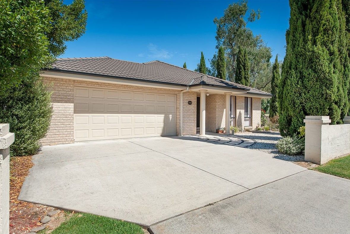 4 bedrooms House in 1/525 Kotthoff Street LAVINGTON NSW, 2641