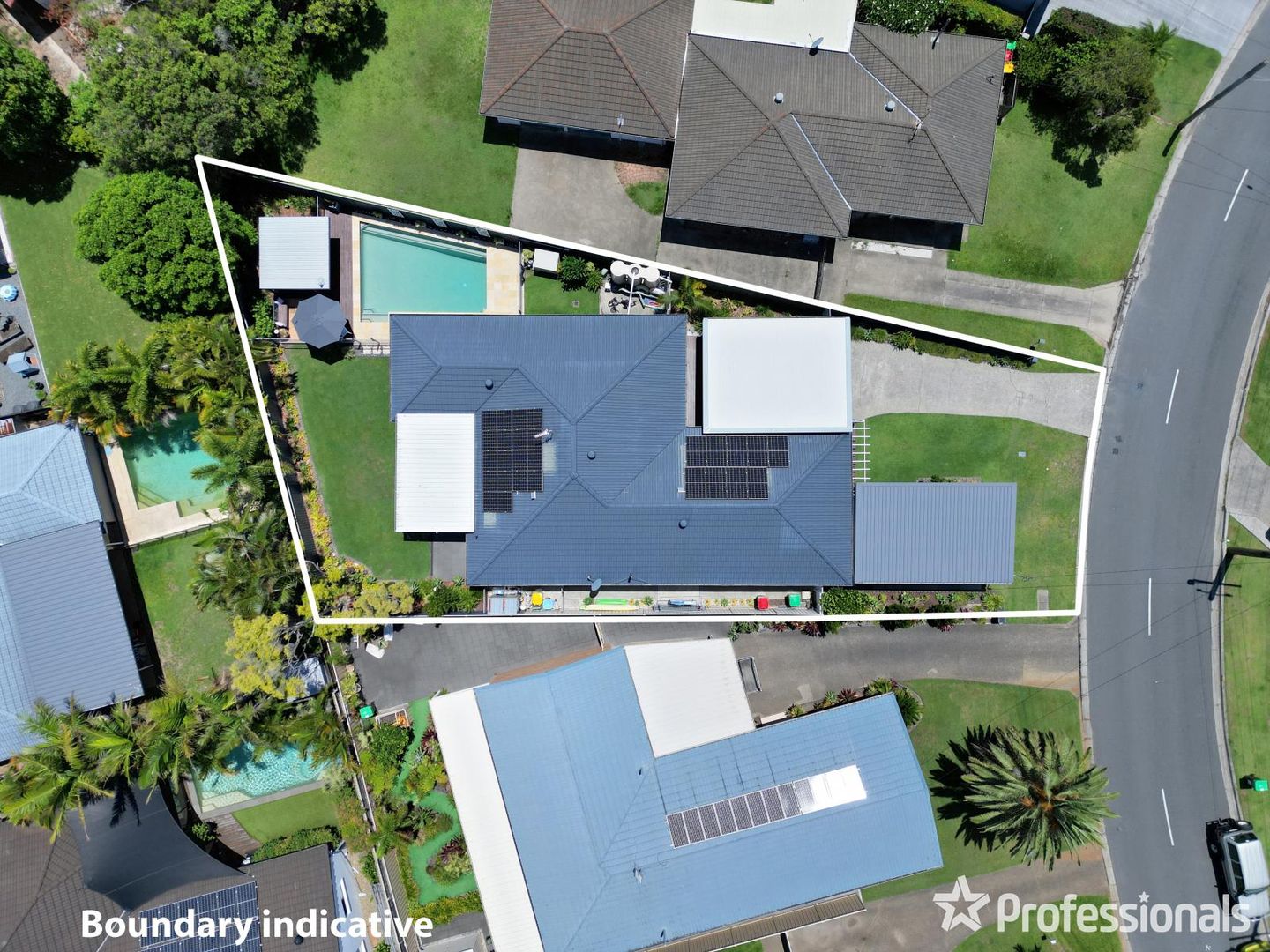 11 Jabiru Avenue, Burleigh Waters QLD 4220, Image 2