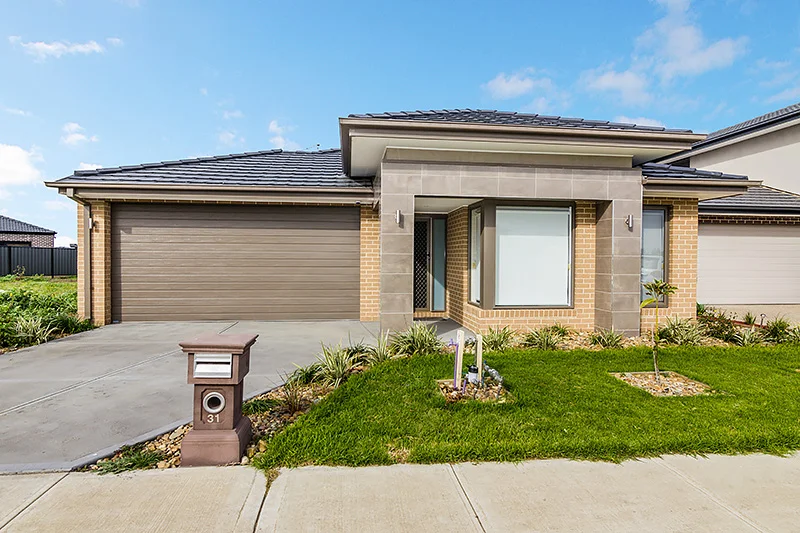 31 Wilkiea Crescent, Cranbourne North VIC 3977
