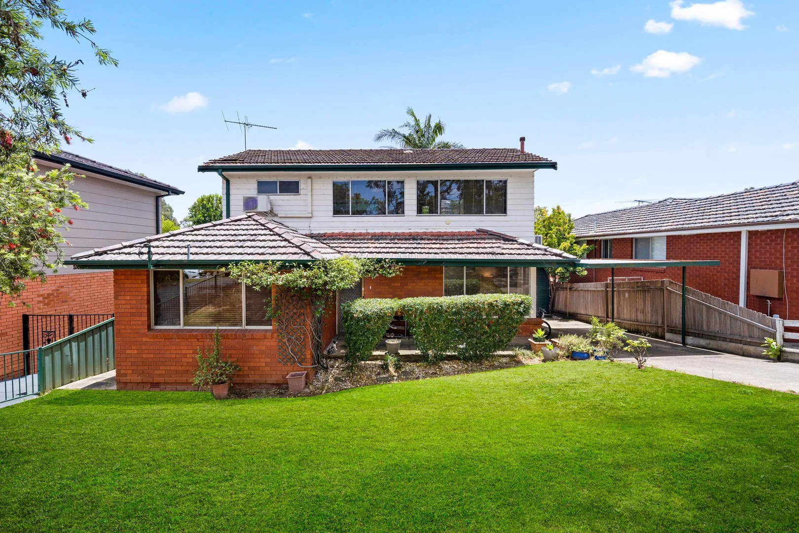 30 Binalong Avenue, Georges Hall NSW 2198