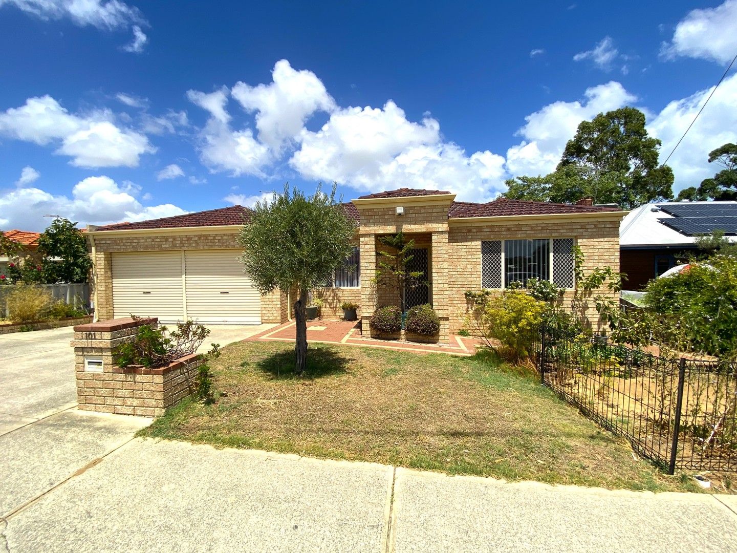 3 bedrooms House in 101 Healy Road HAMILTON HILL WA, 6163