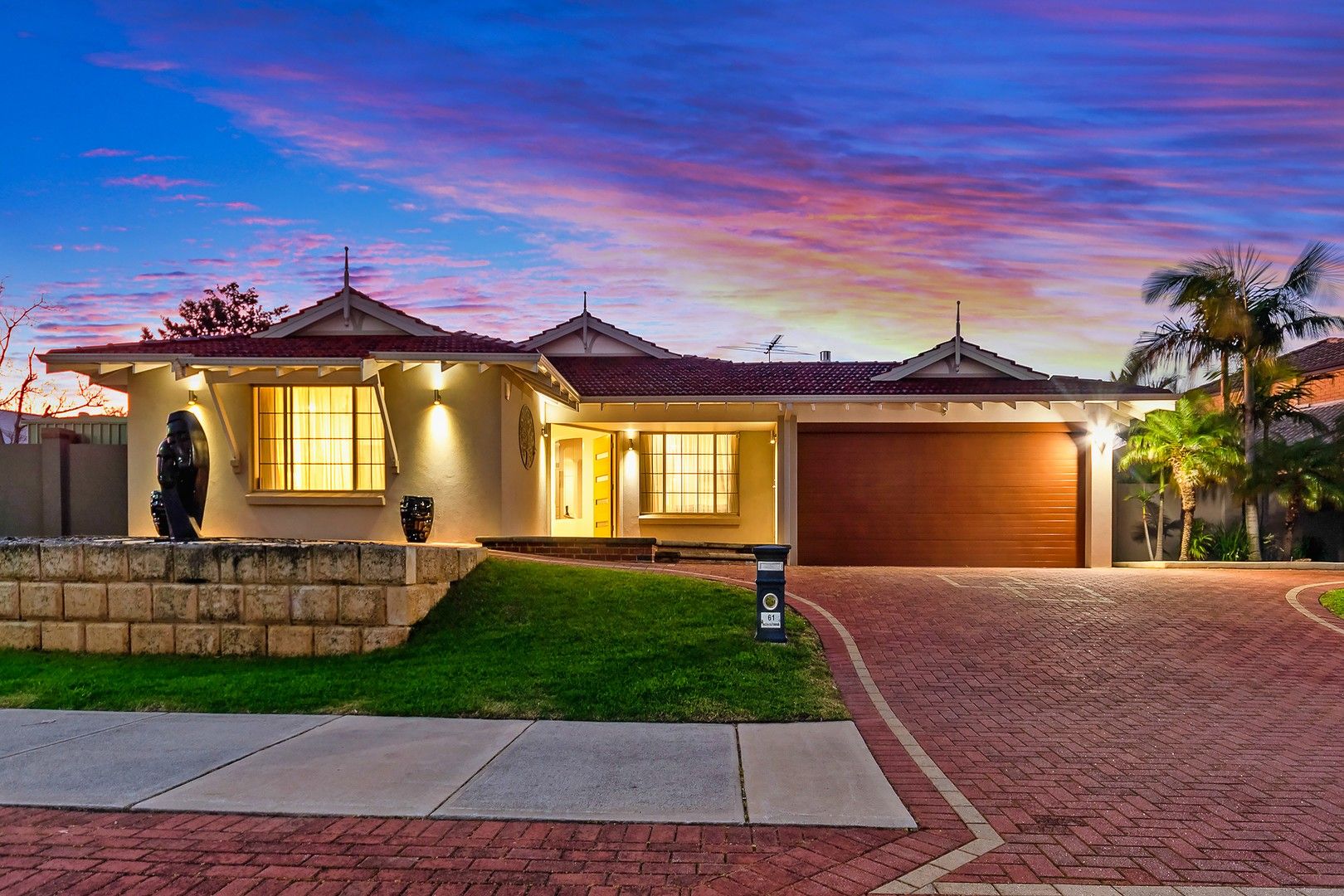 4 bedrooms House in 61 Meadowbrook Promenade CURRAMBINE WA, 6028
