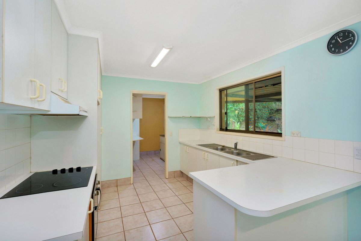 7 Clutha Court, Highland Park QLD 4211, Image 2