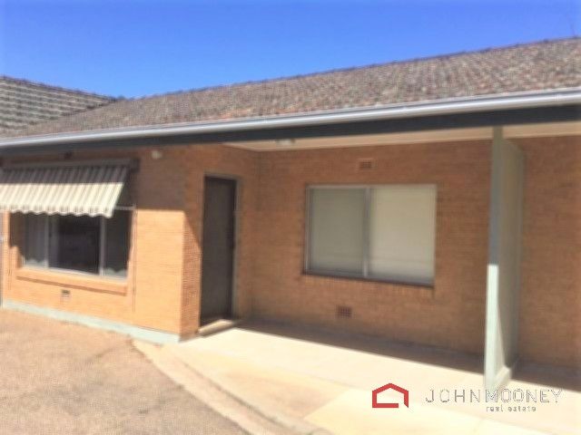 2 bedrooms Apartment / Unit / Flat in 5/5 Karen Street TOLLAND NSW, 2650