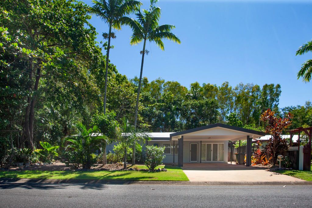 4 bedrooms House in 28 Caribbean St HOLLOWAYS BEACH QLD, 4878