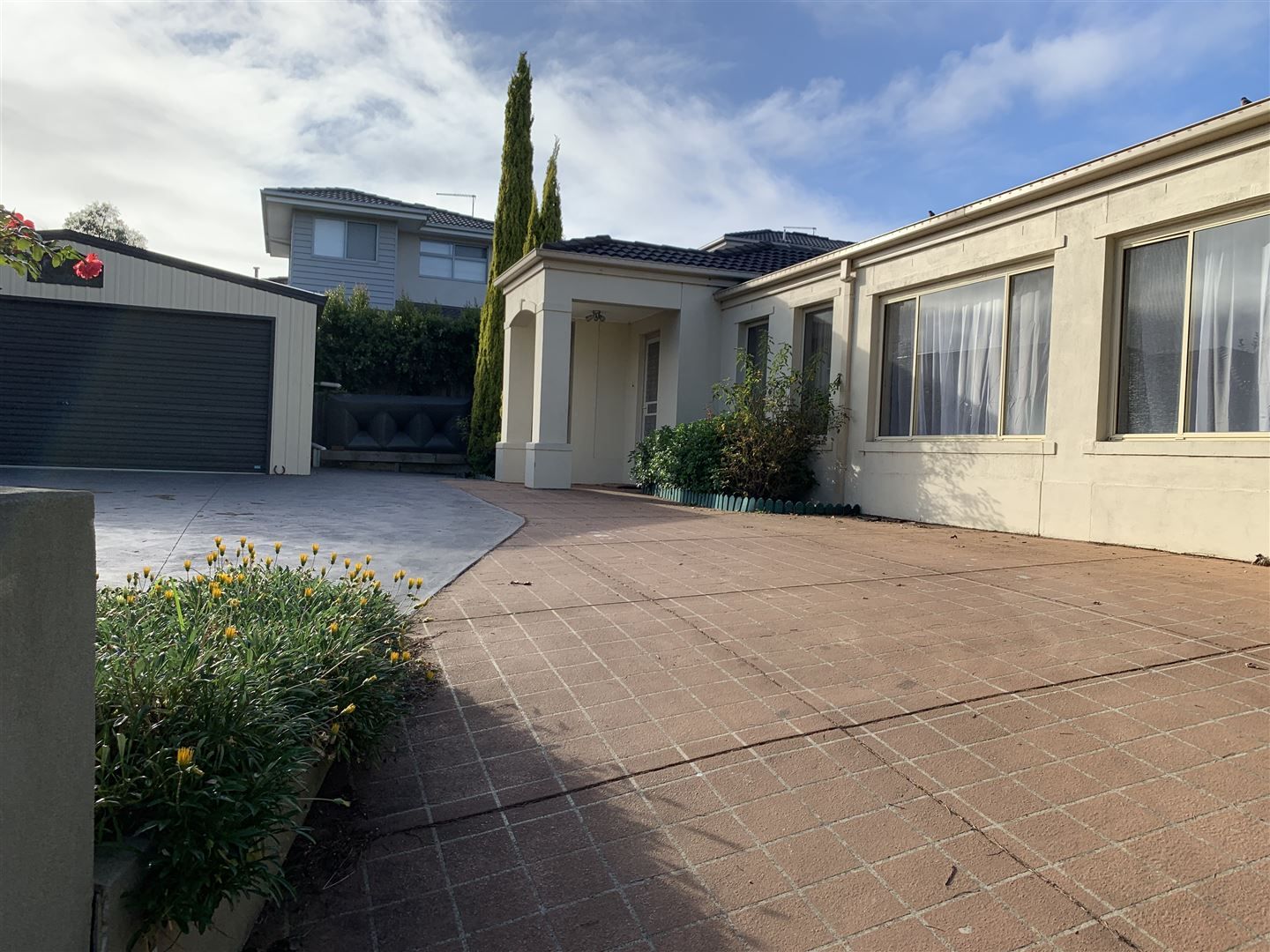 4 bedrooms House in 10 Cindy Court BERWICK VIC, 3806
