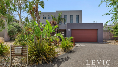 Picture of 16 Bluegrass Close, WATERWAYS VIC 3195