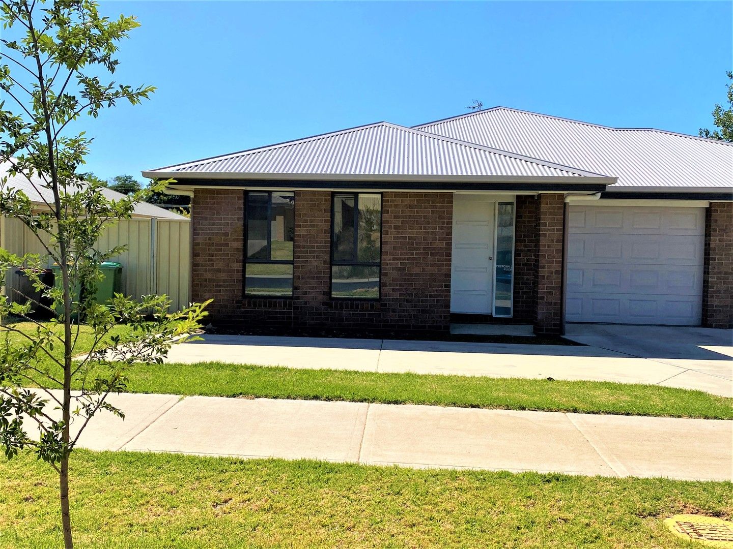 3 bedrooms Townhouse in 6a Royce Crescent LAVINGTON NSW, 2641