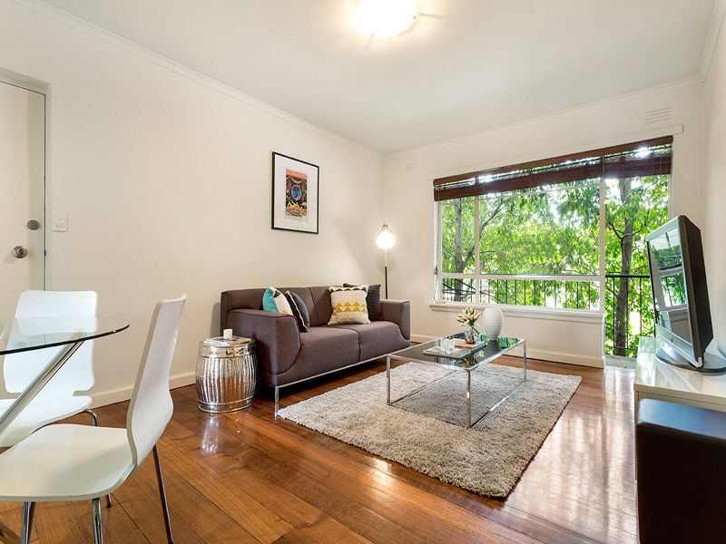 2 bedrooms Apartment / Unit / Flat in 7/14 Chatsworth Road PRAHRAN VIC, 3181