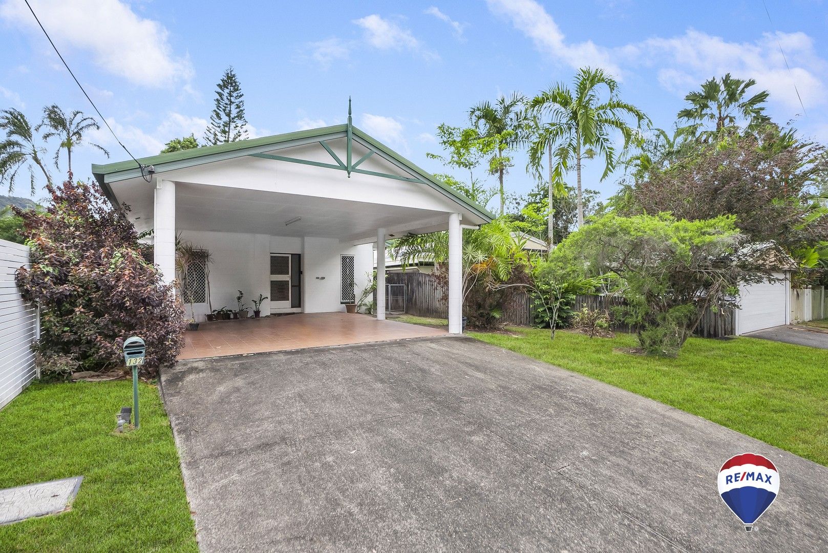 3 bedrooms House in 132 Upper Richardson Street WHITFIELD QLD, 4870