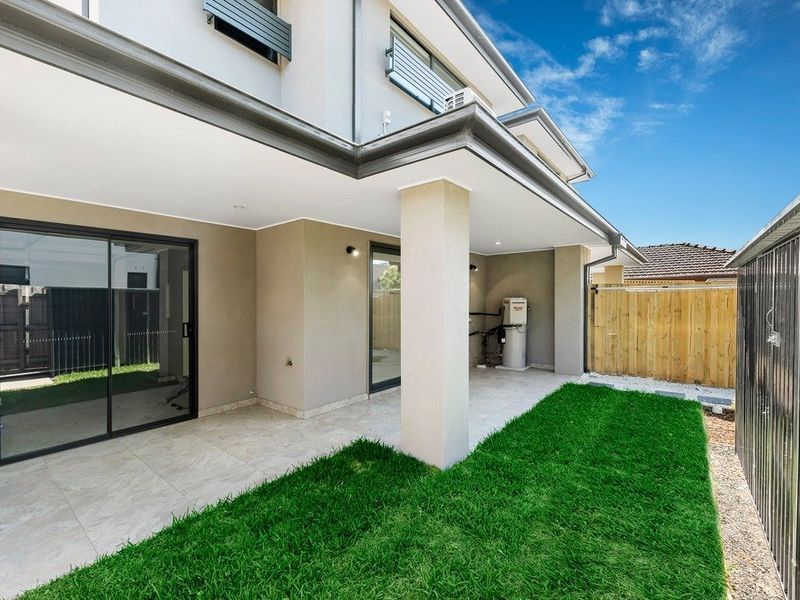 3 bedrooms Townhouse in 25B Briggs Street MOUNT WAVERLEY VIC, 3149