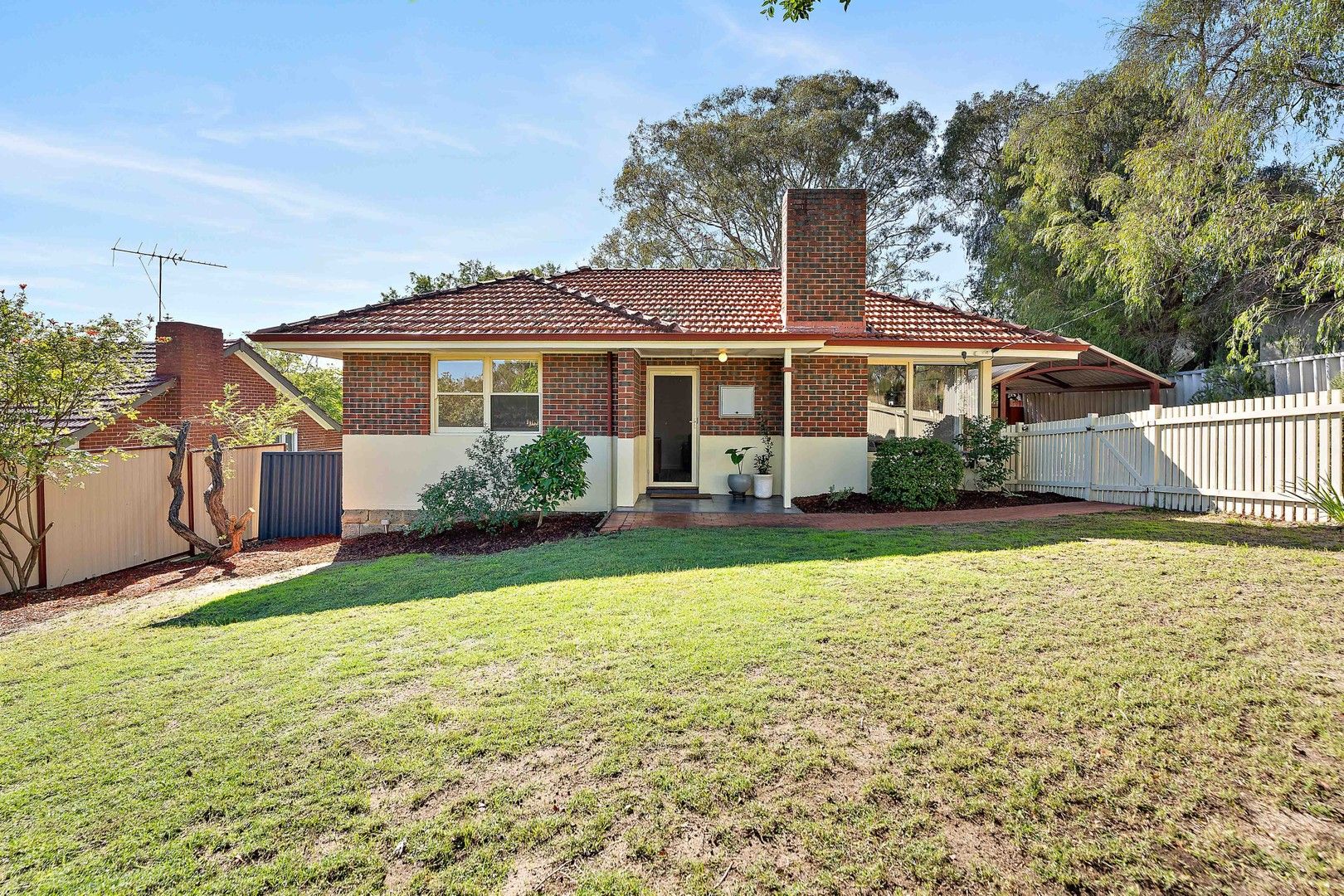 3 bedrooms House in 22 Sebastian Crescent COOLBELLUP WA, 6163