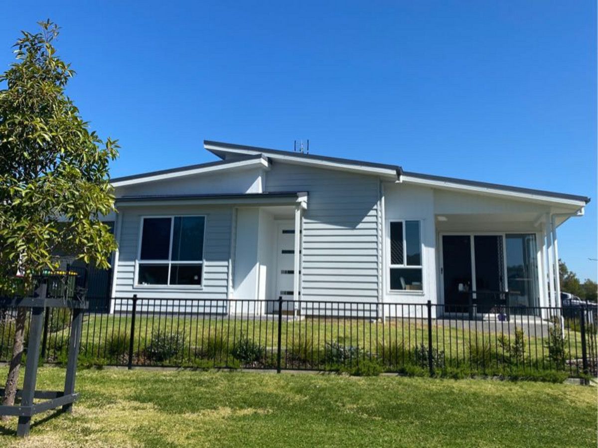 3 bedrooms Duplex in 110 Meya Crescent FLETCHER NSW, 2287