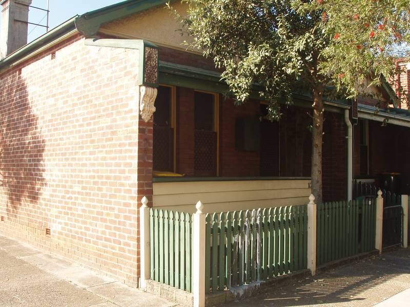 2 bedrooms House in 112 Denison Street HAMILTON NSW, 2303