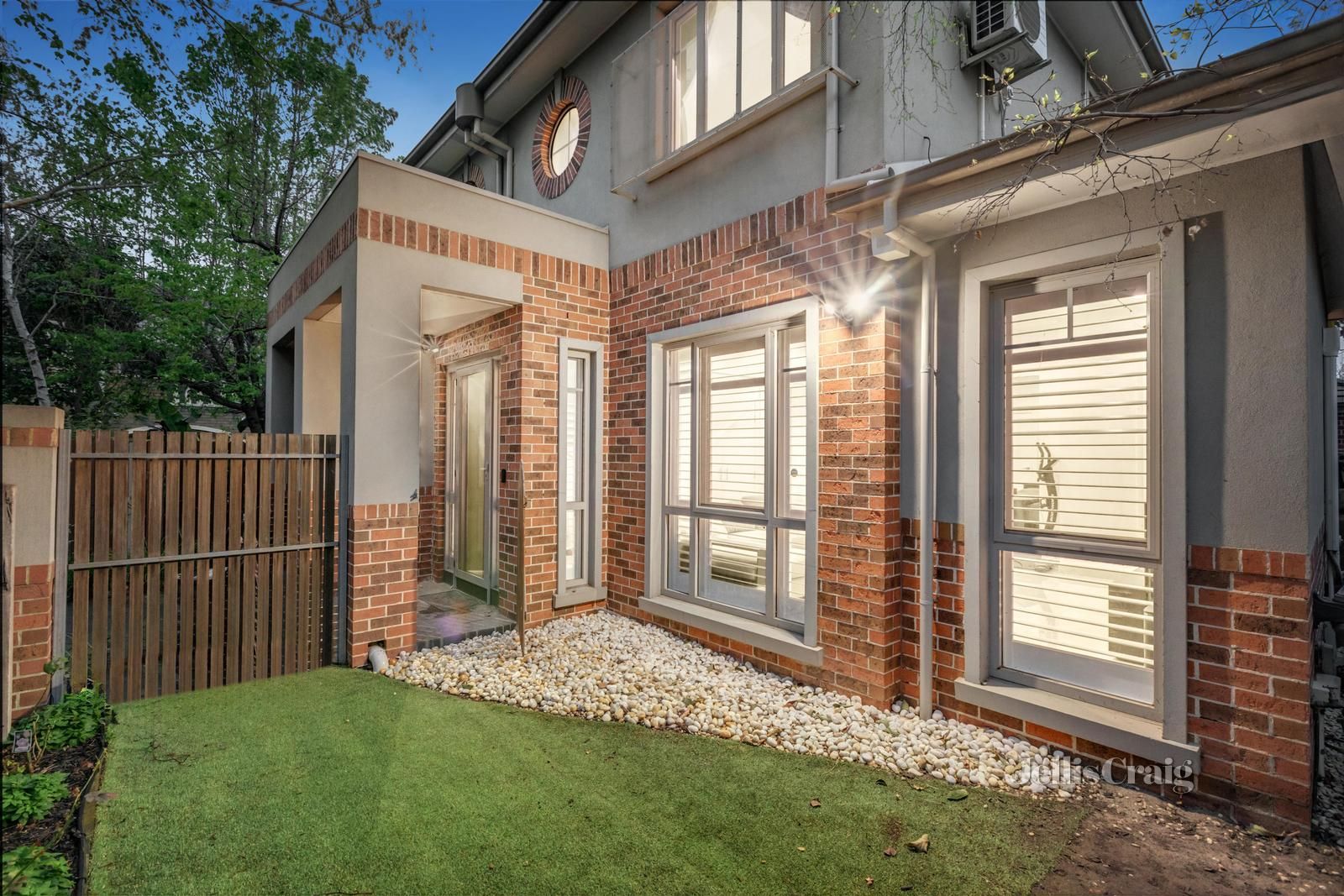 3 bedrooms Townhouse in 2/29 Kooyong Road CAULFIELD NORTH VIC, 3161