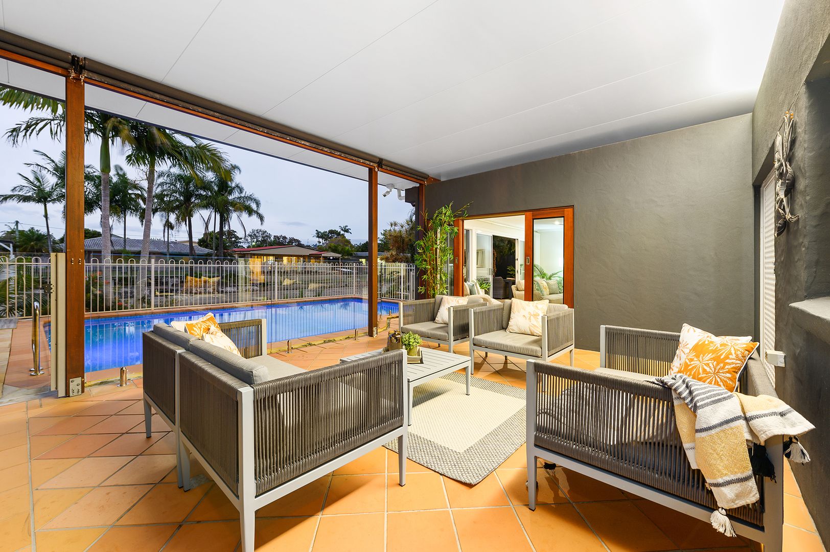 8 Ensenada Court, Broadbeach Waters QLD 4218, Image 2