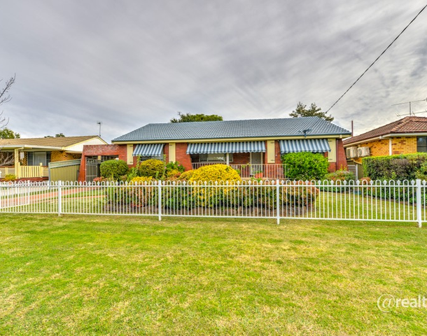 11 Karloo Street, South Tamworth NSW 2340