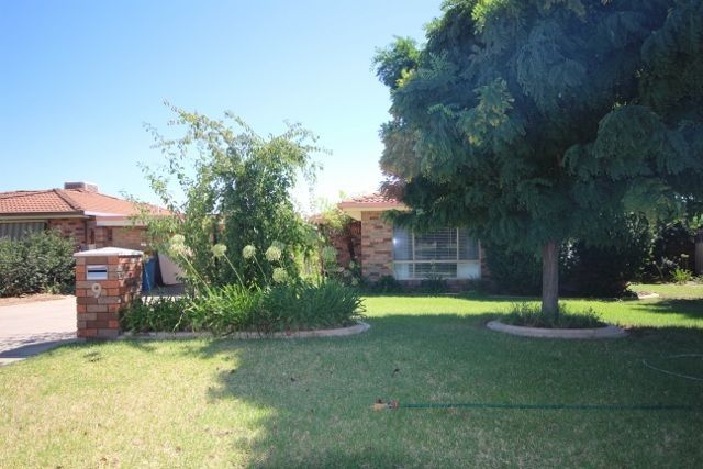 9 Balleroo Crescent, Glenfield Park NSW 2650, Image 0