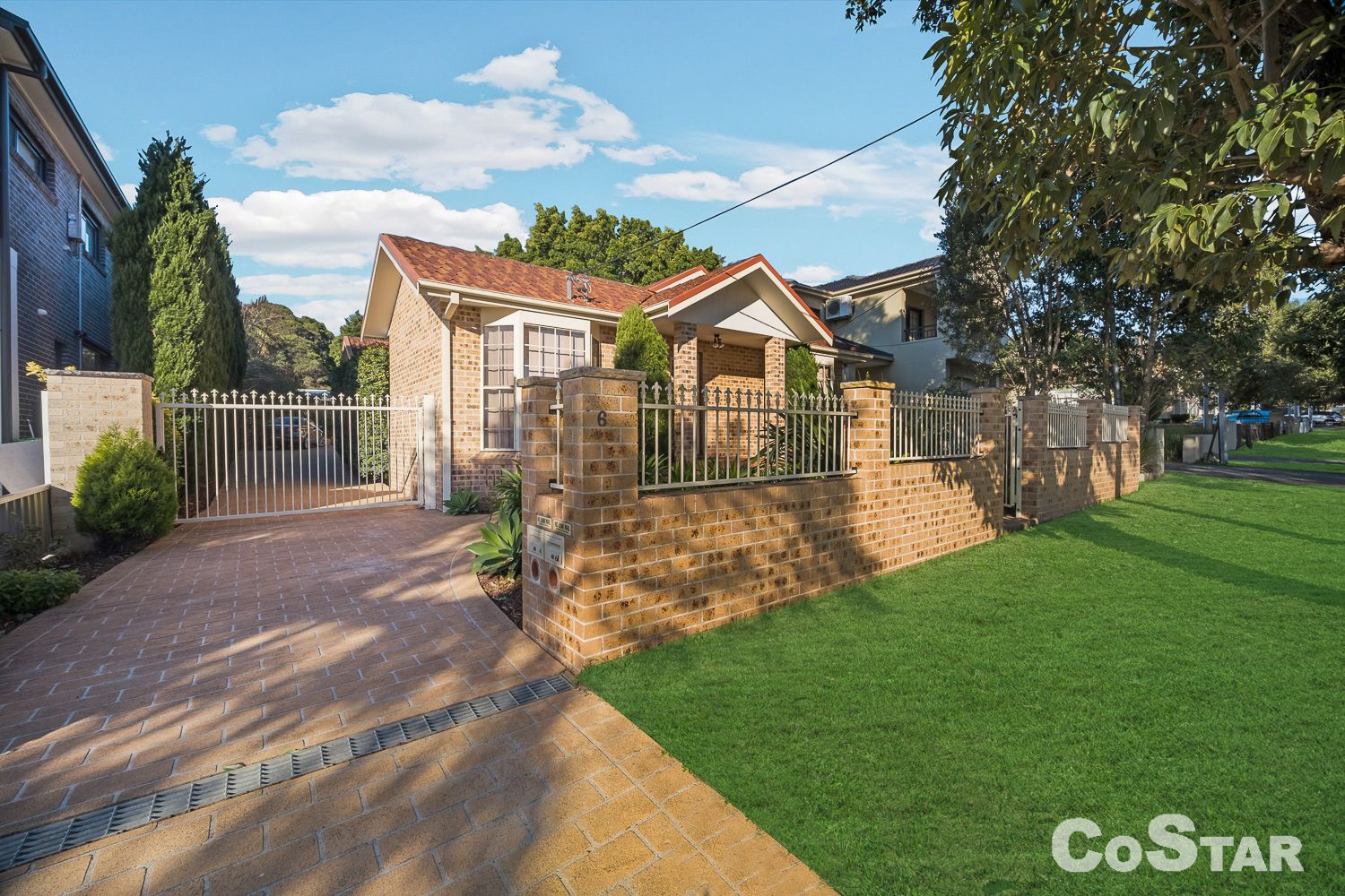 6 bedrooms House in 6 Stephen St PENSHURST NSW, 2222