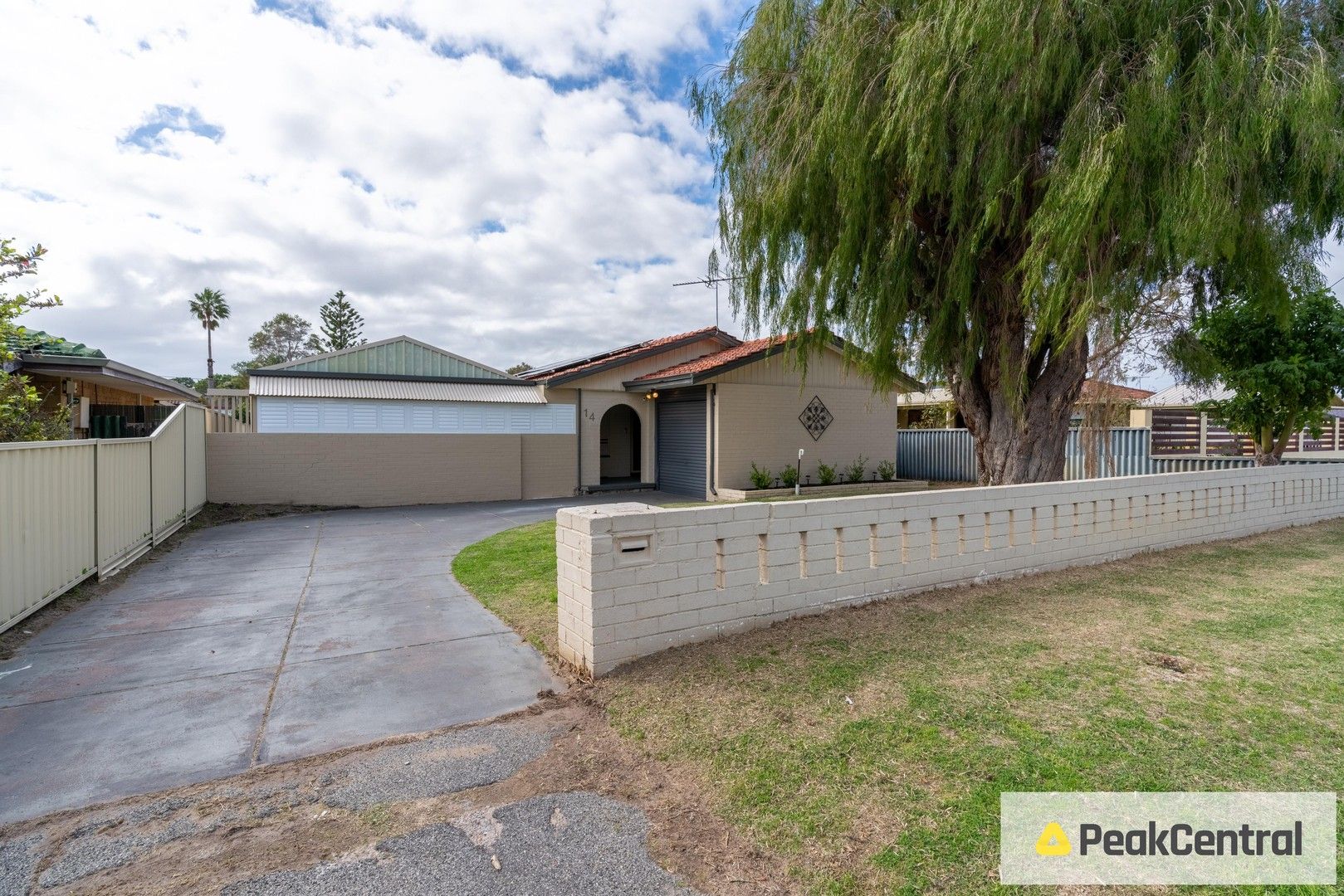 4 bedrooms House in 14 Lynx Place ROCKINGHAM WA, 6168