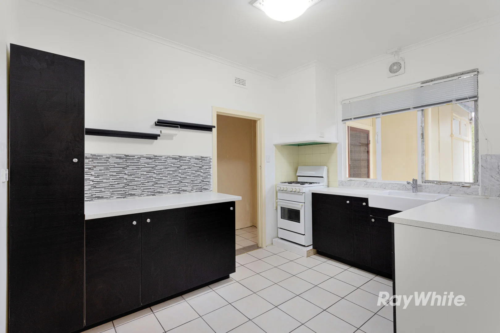 Additional image 5 of 16 Woonah Street, Chadstone VIC 3148