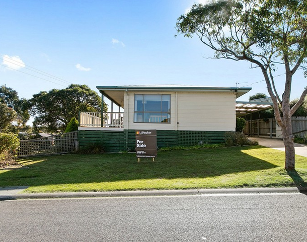 8 Mist Street, Lakes Entrance VIC 3909