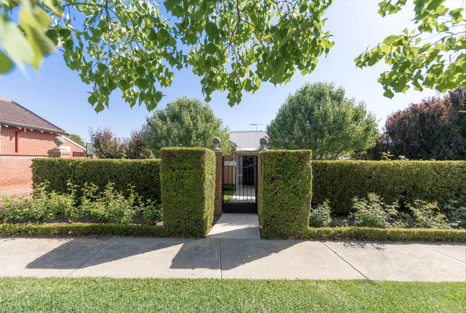 4 bedrooms House in 49 Queens Crescent MOUNT LAWLEY WA, 6050