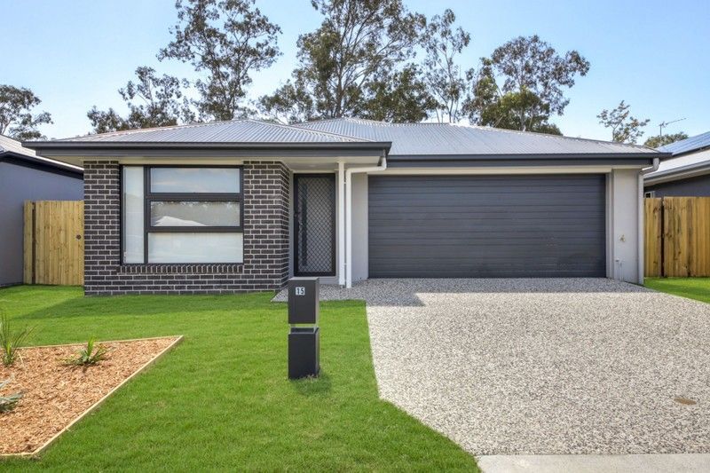 4 bedrooms House in 15 Oak Street PIMPAMA QLD, 4209
