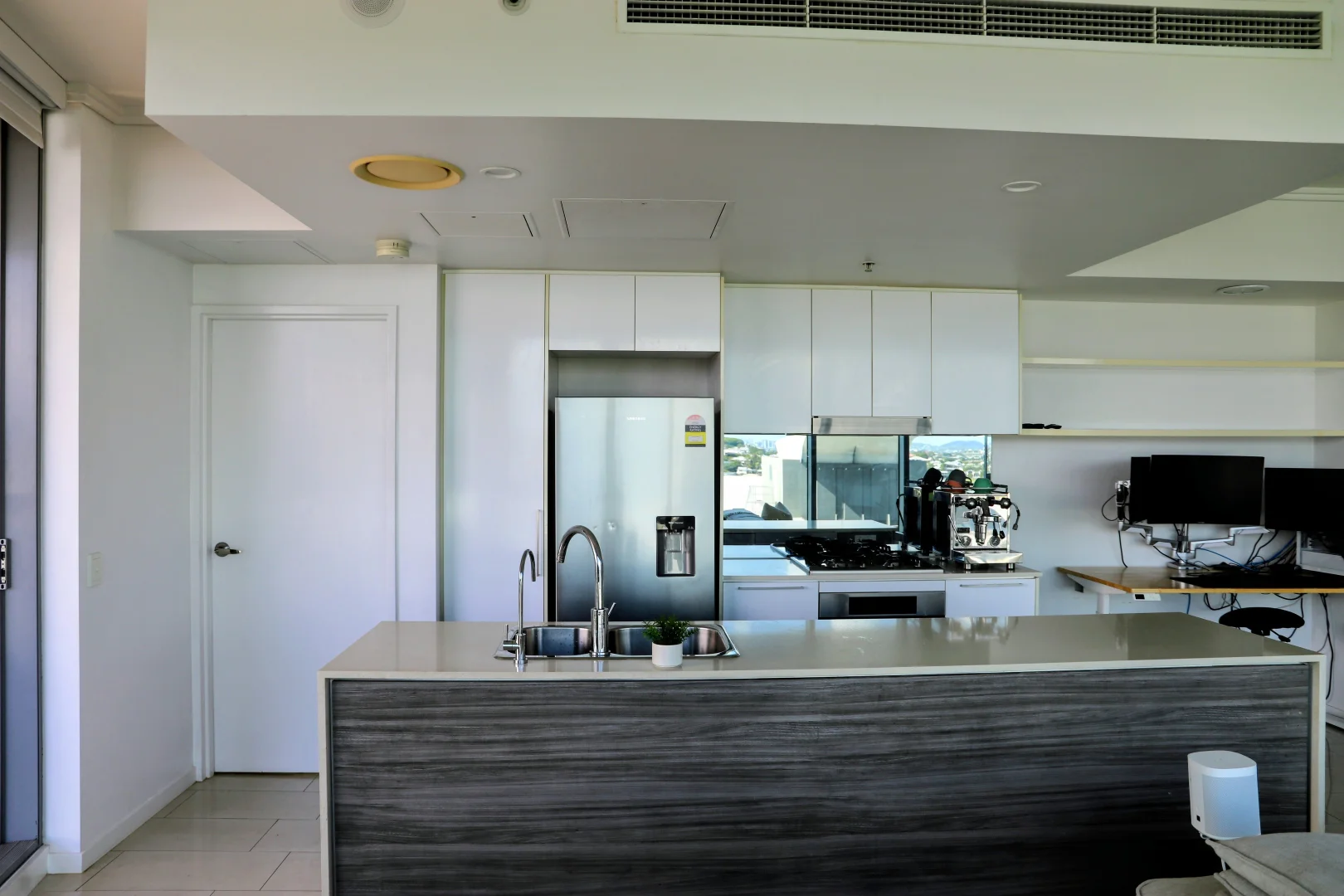 Additional image 3 of V3936/8 Harbour Road, Hamilton QLD 4007