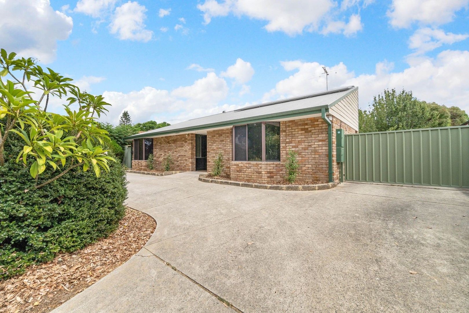 5 bedrooms House in 6 Esther Place GOSNELLS WA, 6110