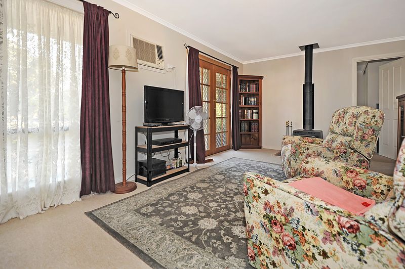 81 Hillarys Road, Elmhurst VIC 3469, Image 2