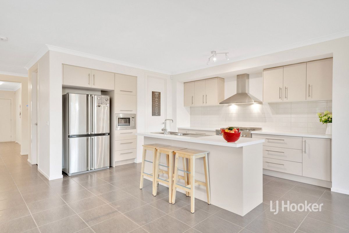 17 Toddington Avenue, Williams Landing VIC 3027, Image 2