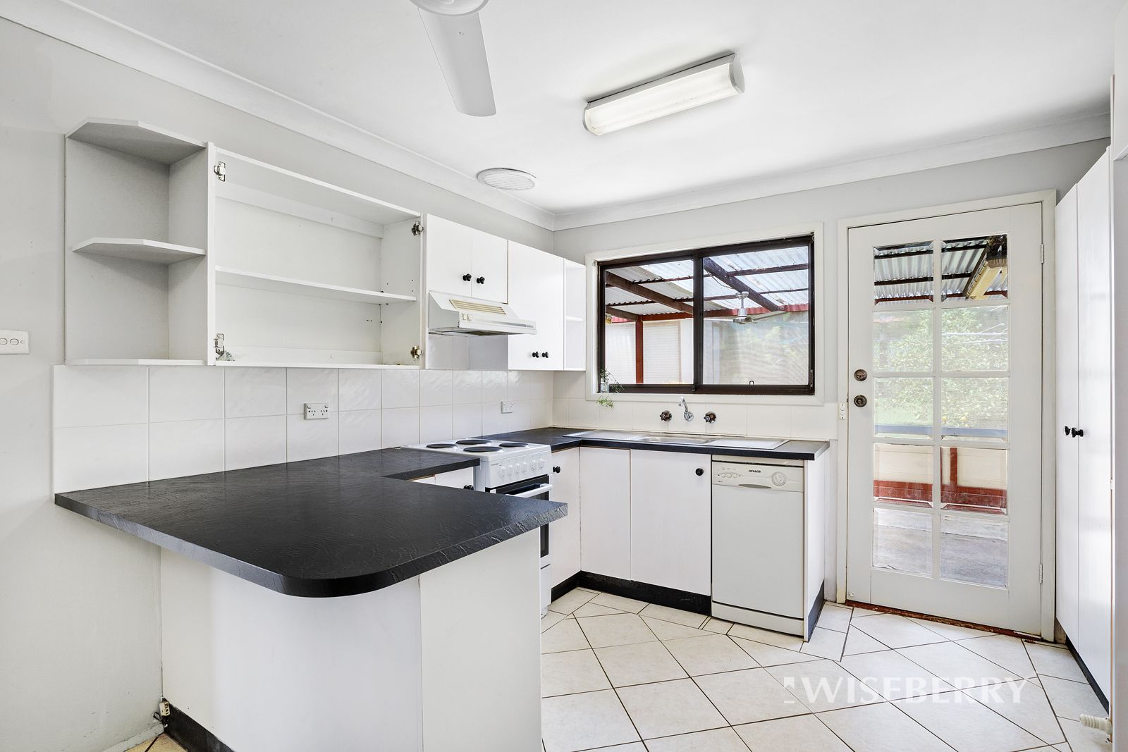 15 Campbell Parade, Mannering Park NSW 2259, Image 2