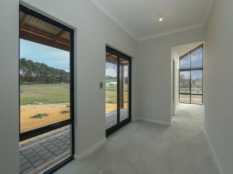 10 Meyer Close, LOWER CHITTERING WA 6084, Image 2