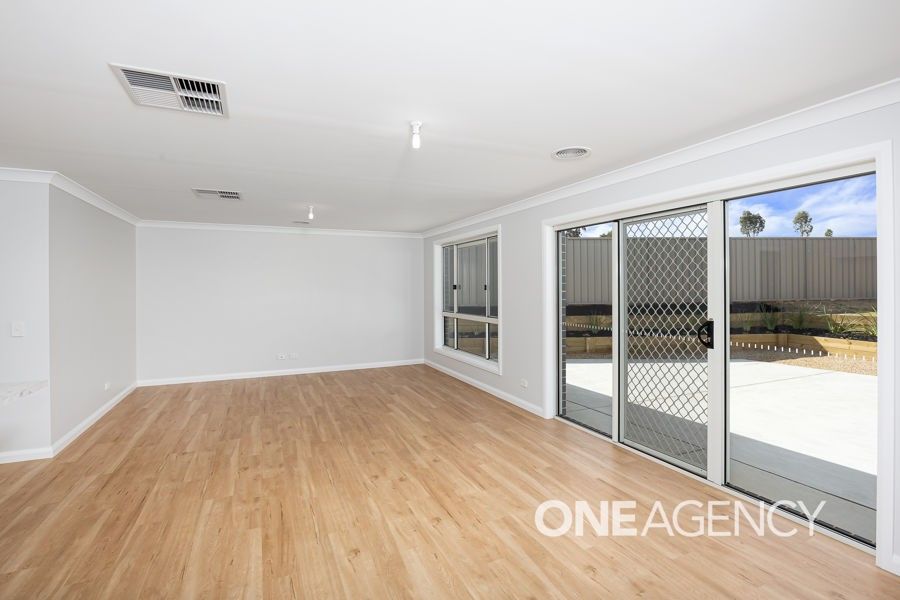 4 ASTLEY CLOSE, Lloyd NSW 2650, Image 2