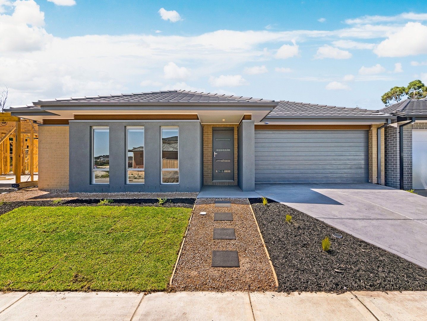 4 bedrooms House in 32 Magnolia Road JUNCTION VILLAGE VIC, 3977