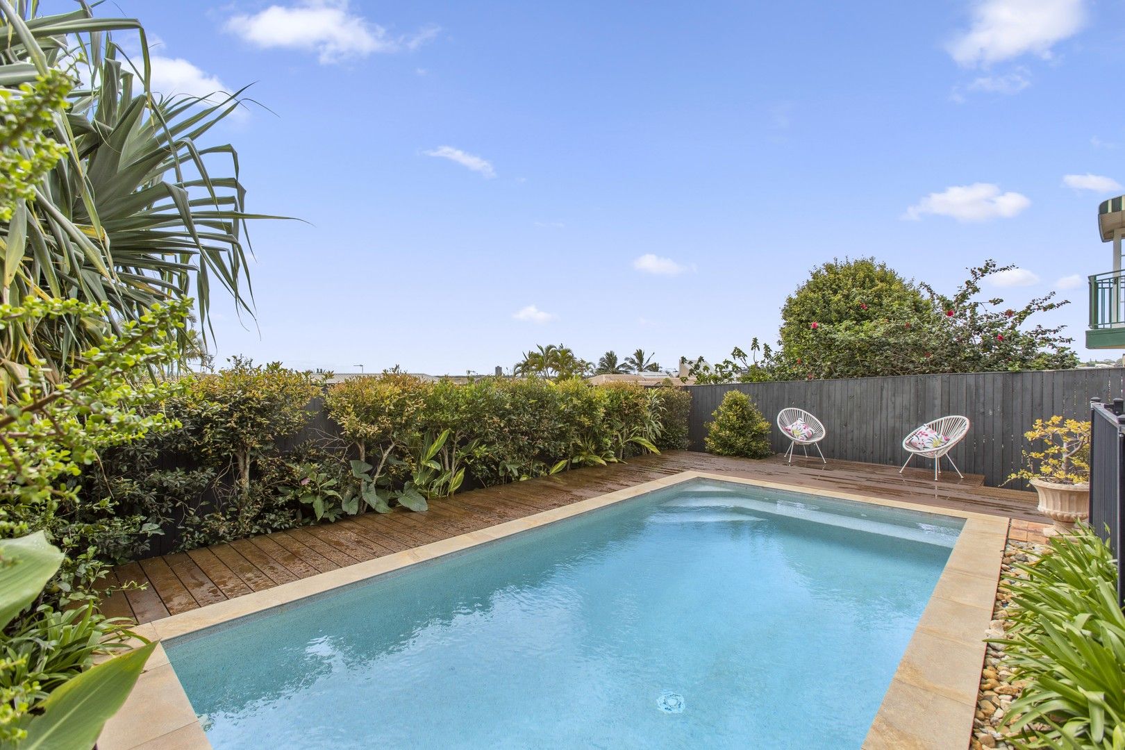 5 bedrooms House in 2 Peppermint Place BANORA POINT NSW, 2486