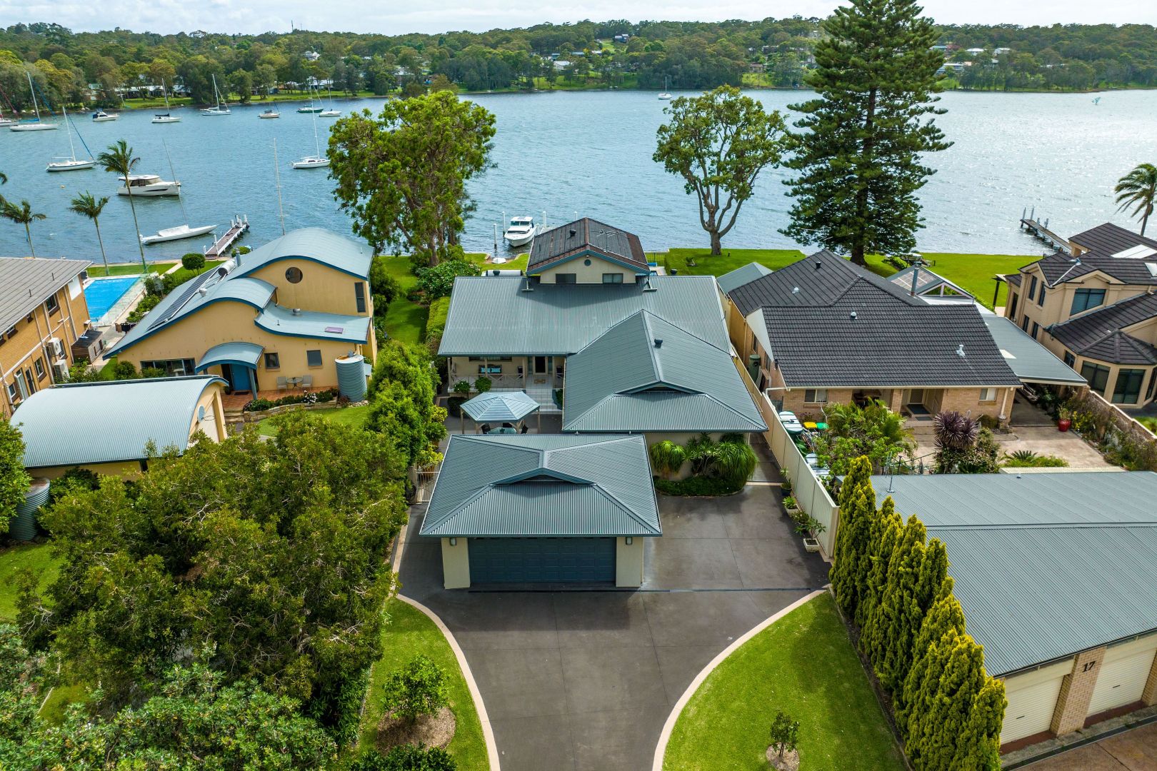 19 Dandaraga Road, Brightwaters Property History & Address Research