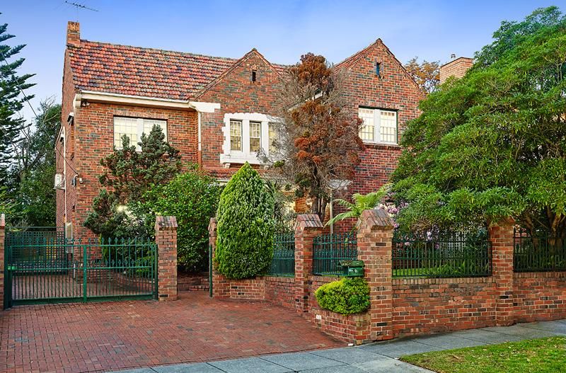 9 Kambea Grove, Caulfield North VIC 3161