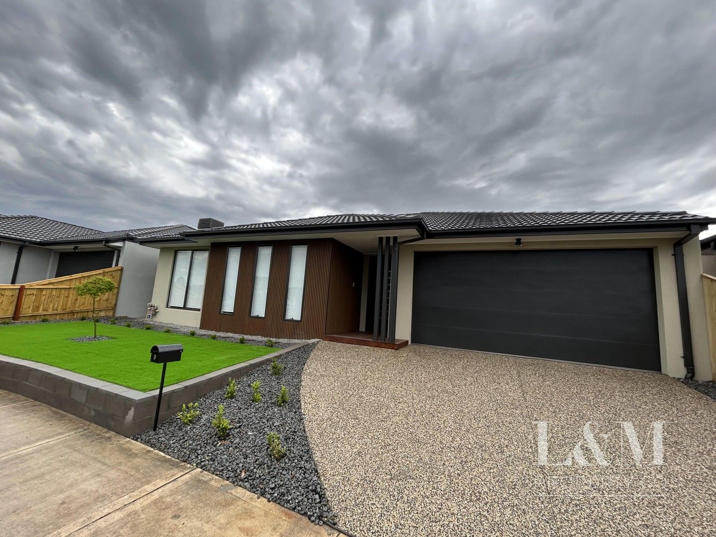 4 bedrooms House in 9 Middlemount Street DONNYBROOK VIC, 3064