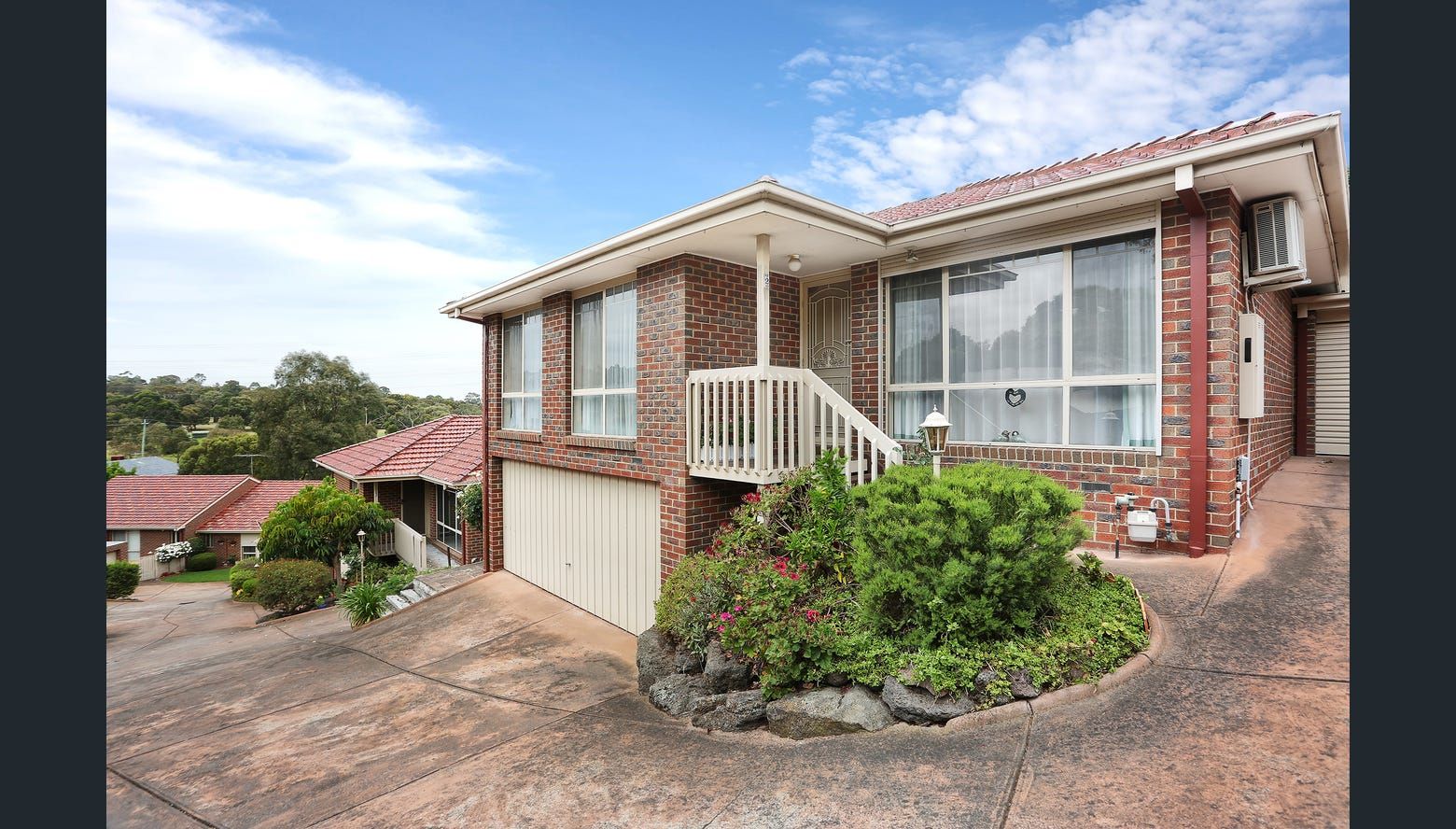 3 bedrooms Apartment / Unit / Flat in 2/11 Neilsen Crescent BUNDOORA VIC, 3083