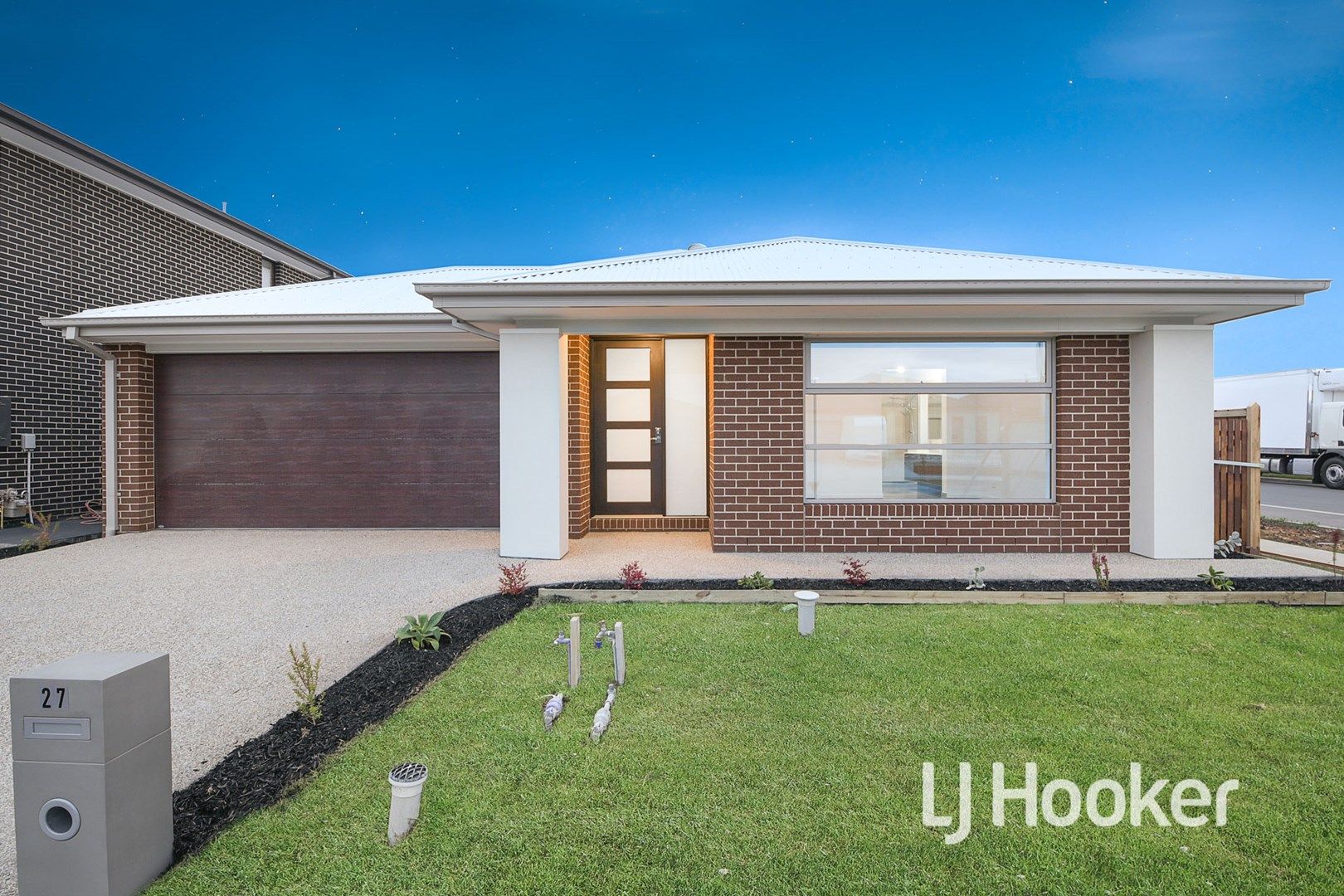 27 Merrin Circuit, Clyde North VIC 3978, Image 0