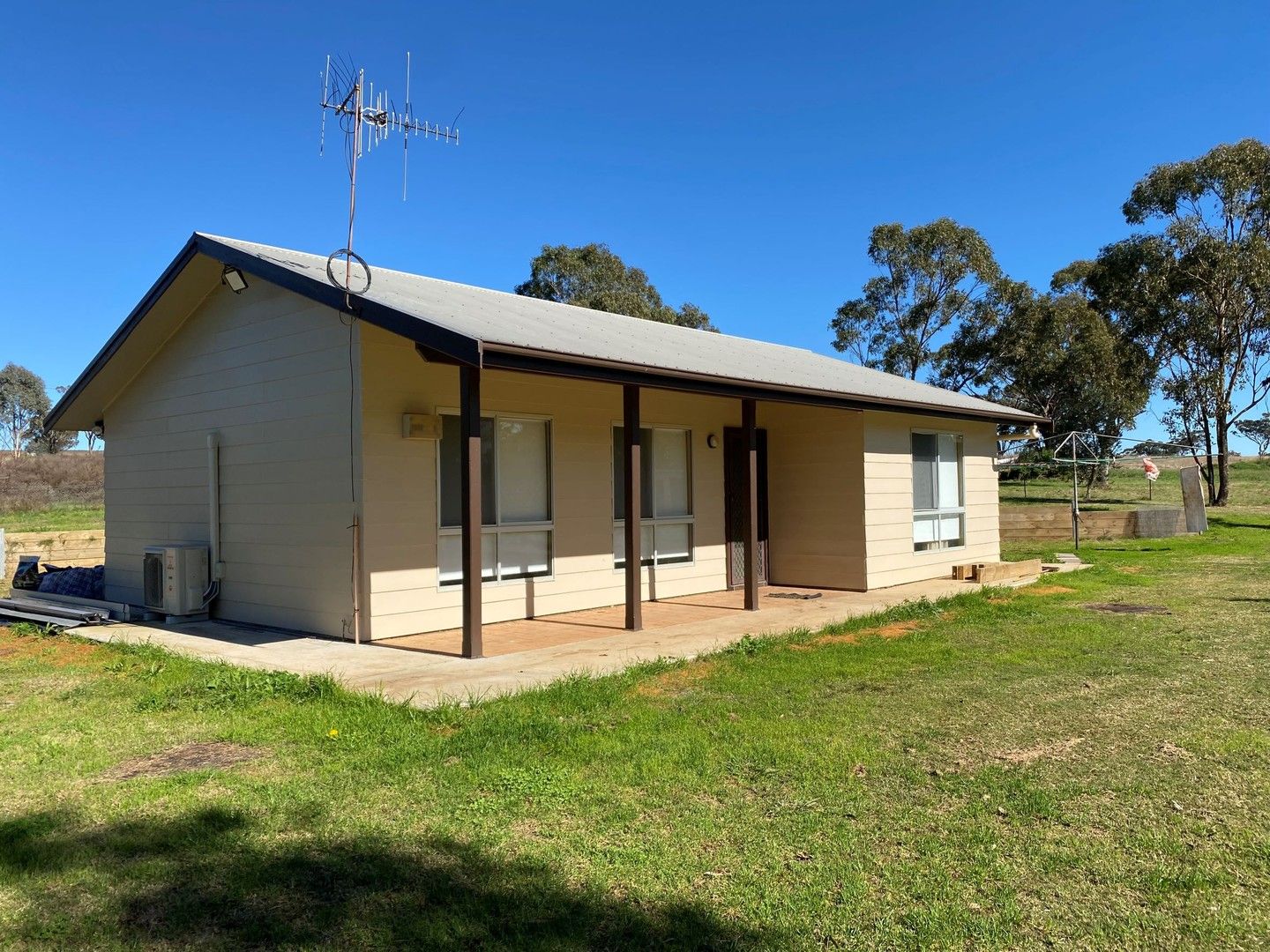2 bedrooms House in 128 RIFLE RANGE ROAD MERRIWA NSW, 2329