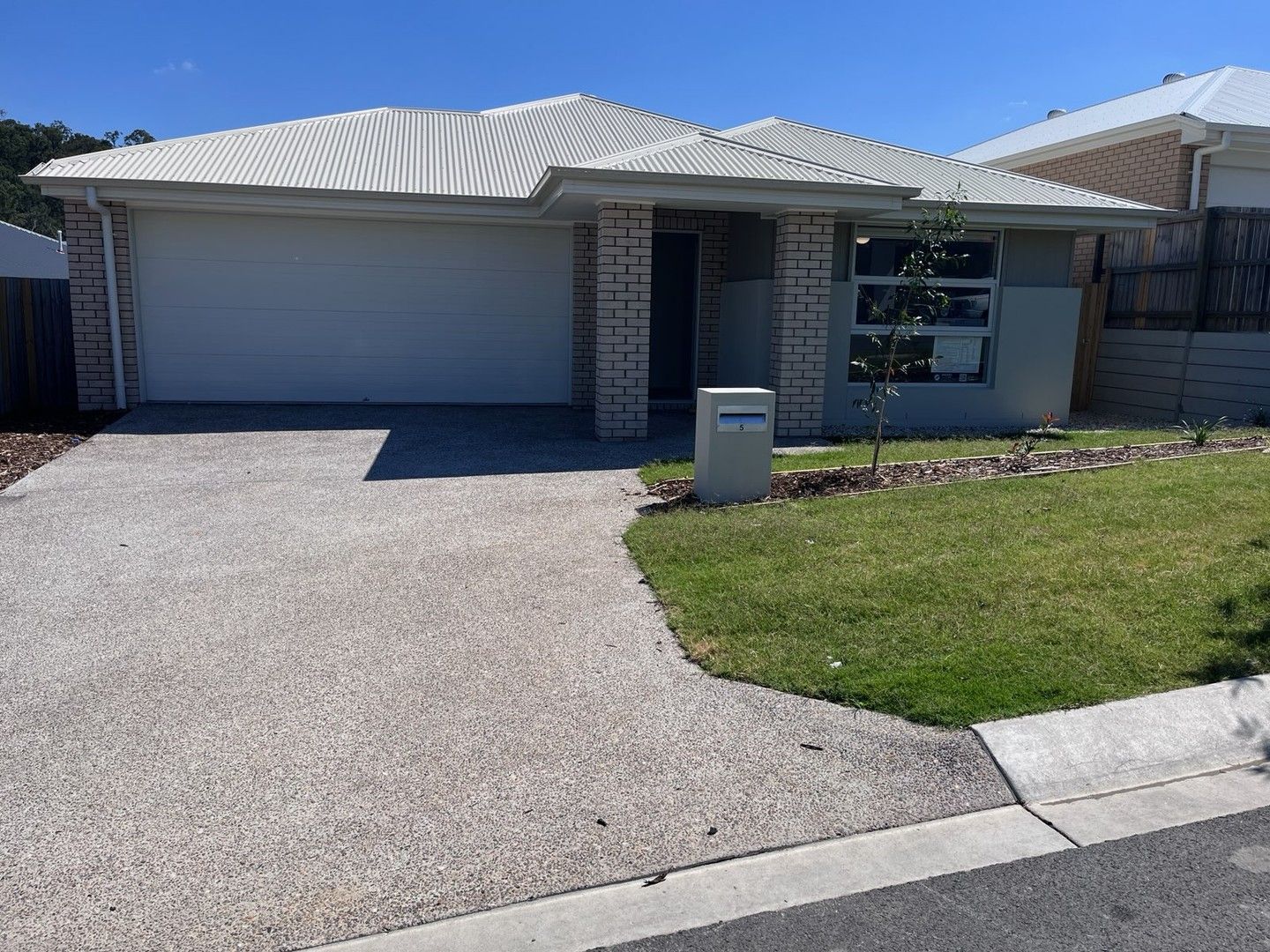 4 bedrooms House in 5 Alberg Street SPRING MOUNTAIN QLD, 4300