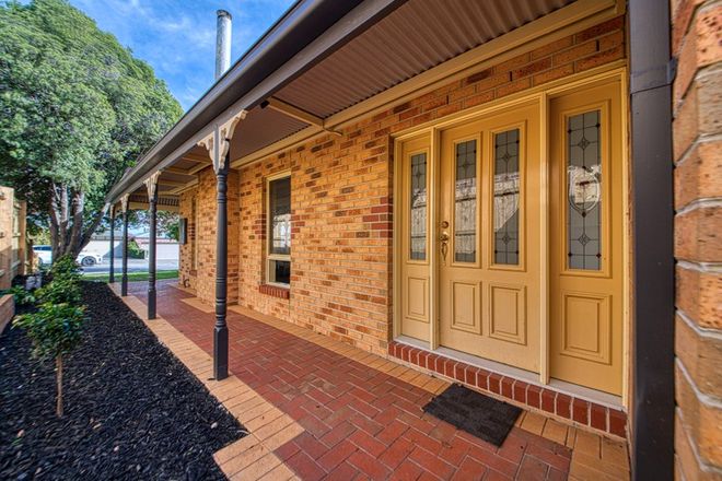 Picture of 32 Fairholme Boulevard, BERWICK VIC 3806