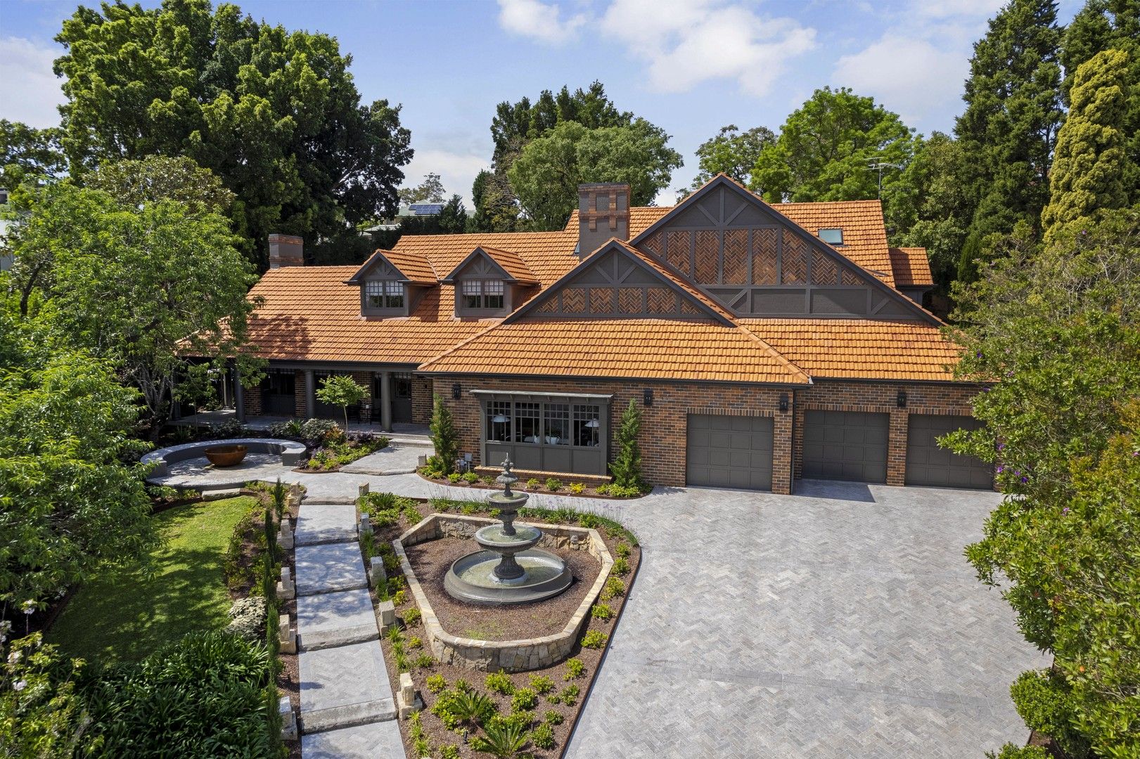 5 bedrooms House in 7 Binet Way GLENHAVEN NSW, 2156