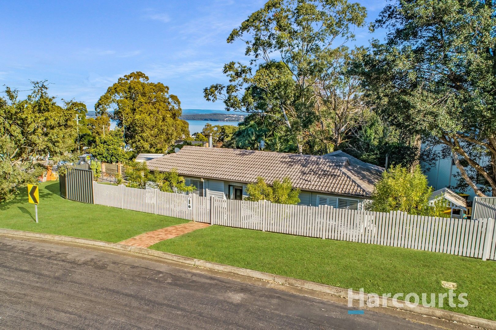 2 Carwood Close, Warners Bay NSW 2282